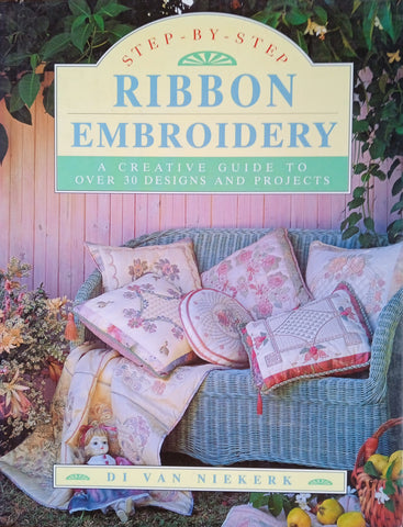 Step-by-Step Ribbon Embroidery: A Creative Guide to over 30 Designs and Projects | Di van Niekerk